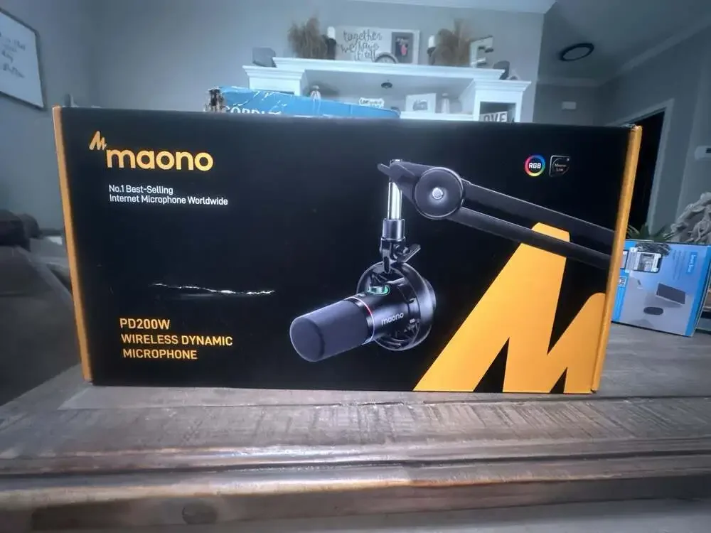 Maono PD200W Wireless Dynamic Microphone Podcast Kit